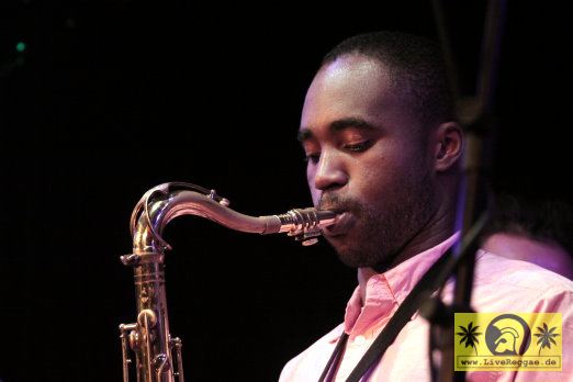Kevin Batchelor (USA) with The Skatalites - Noels Ballroom, Leipzig 15. November 2011 (5).JPG